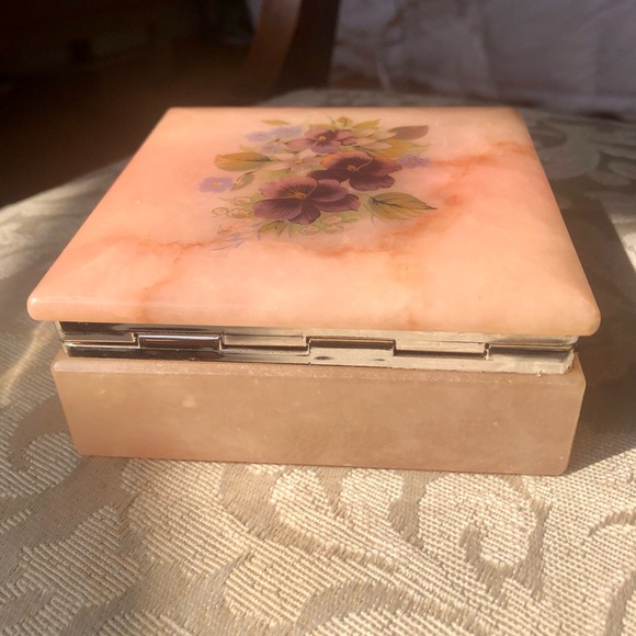 Alabaster Jewelry Box. Genuine Alabaster Stone. Vintage. Made in Italy. - Picture 10 of 13
